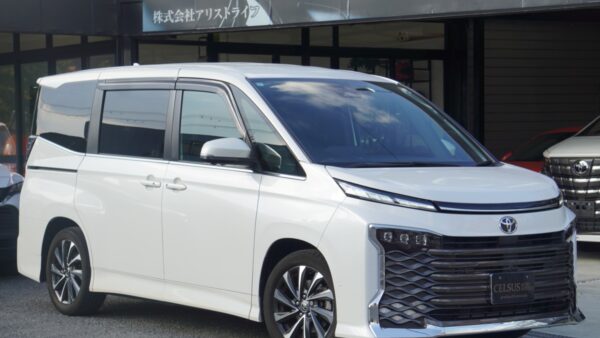 【トヨタ・ヴォクシー 2.0S-Z】入庫いたしました！（中古車販売）